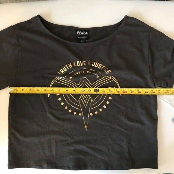 Her Universe Wonder Woman WW84 NWT Women's Junior Small Cropped Lounge Top - Picture 10 of 11